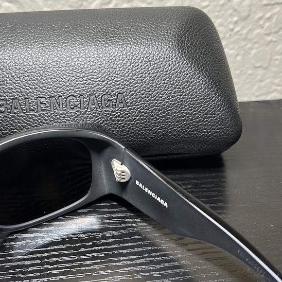 Unisex Balenciaga Shield Sunglasses - Picture 6 of 10